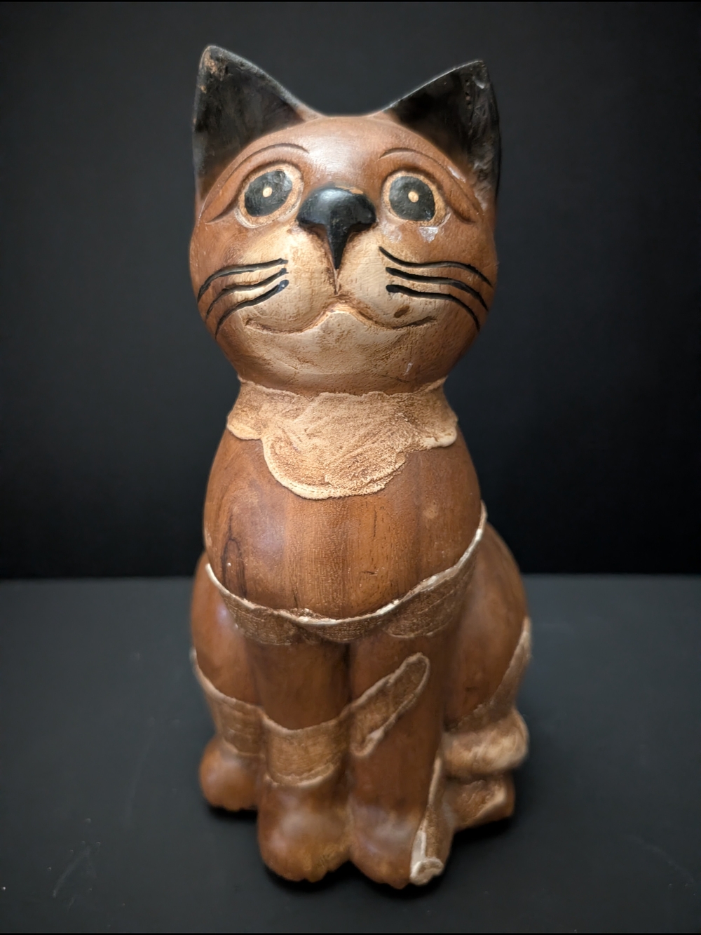 Vintage hand carved wooden folk art cat 8-2026K